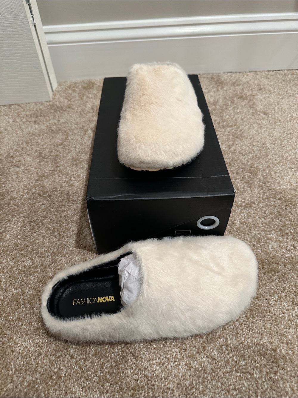 Fashion Nova Women's Cream Faux Fur Slide Slippers